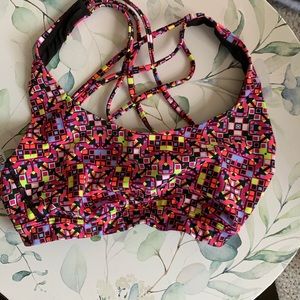 Victoria Sport strappy geometric sports bra